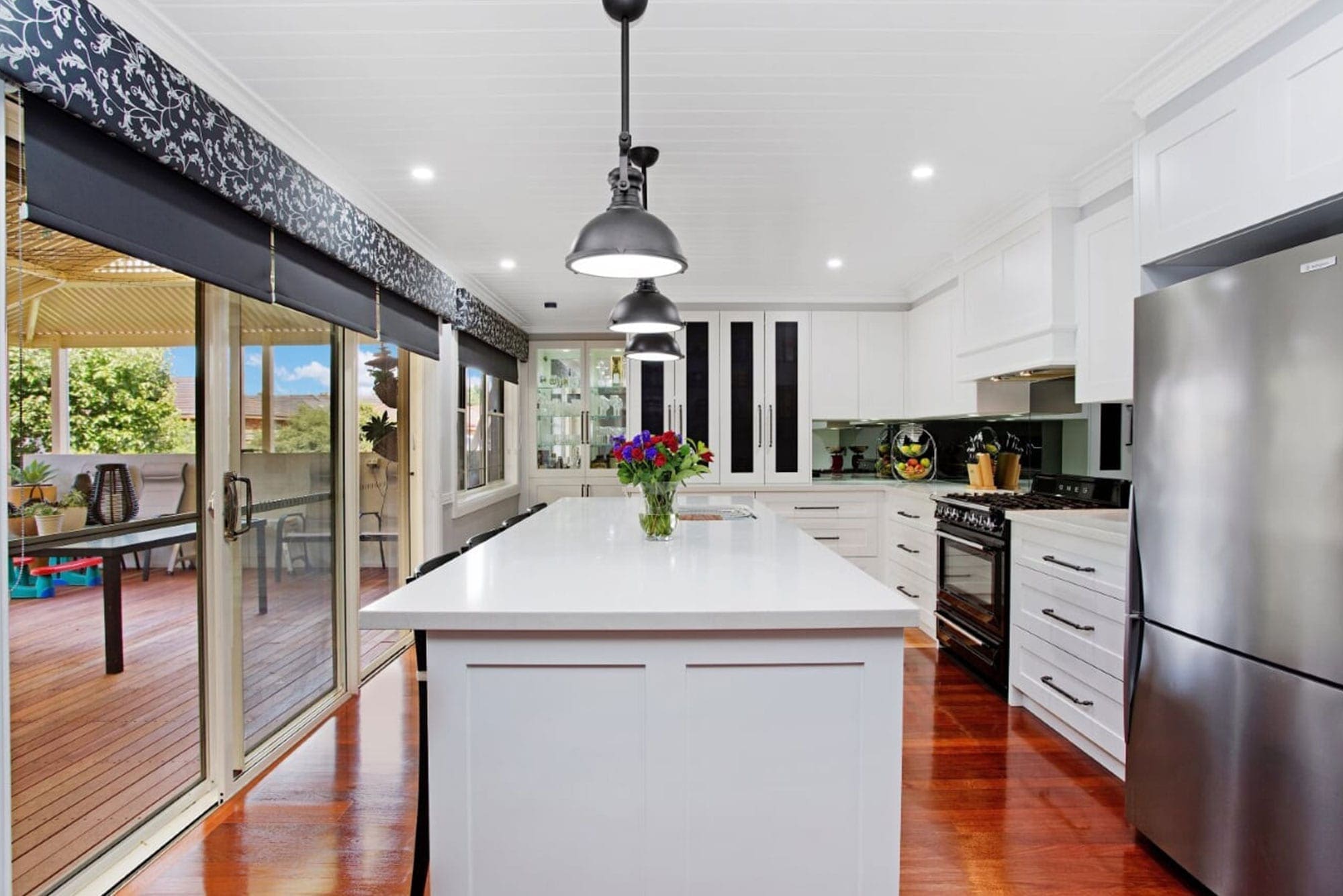 Classic-black-and-white-Hamptons-kitchen-island-bench-Narellan-Vale-4