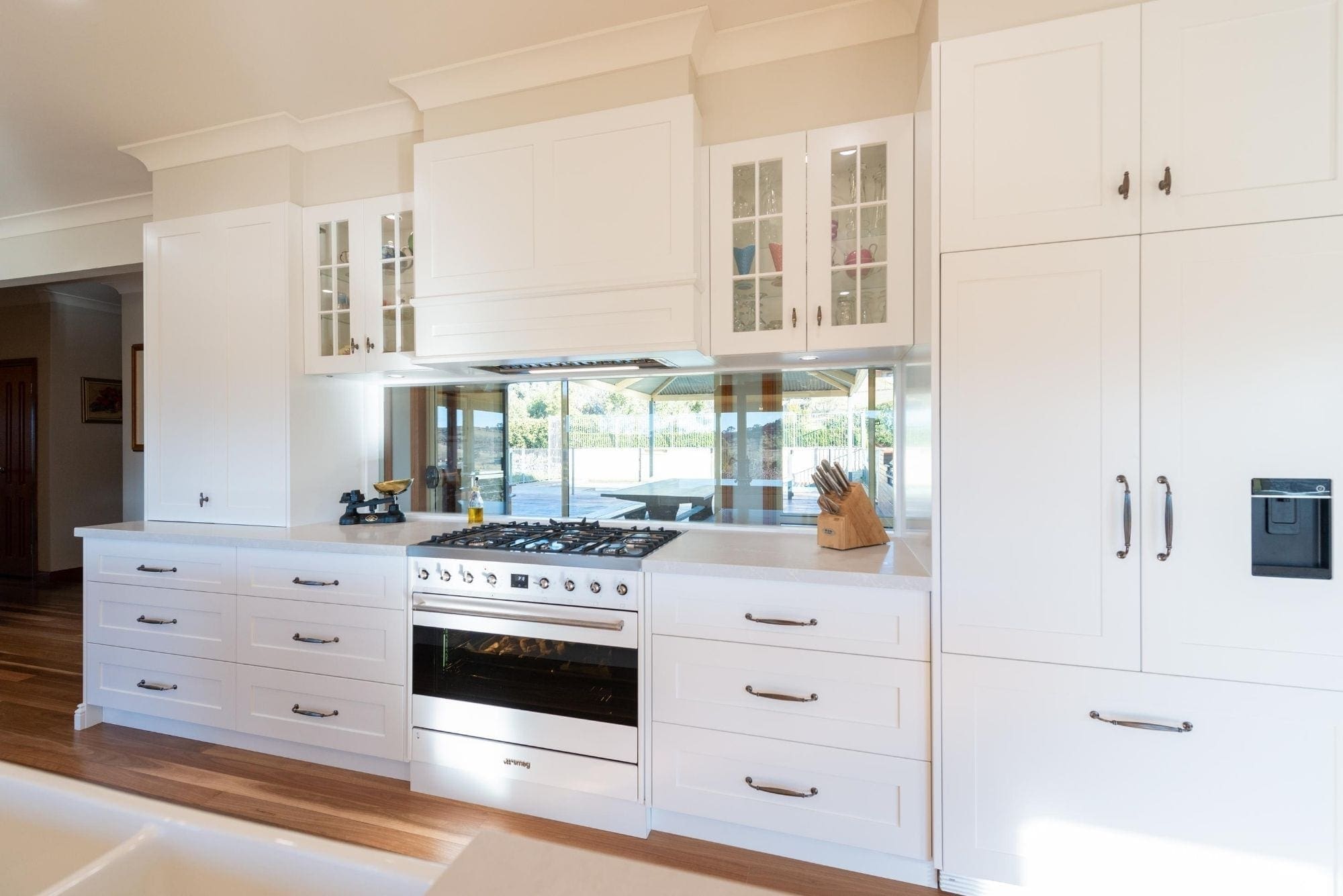 Classic-mirrored-Hamptons-mirrored-splashback-Douglas-Park