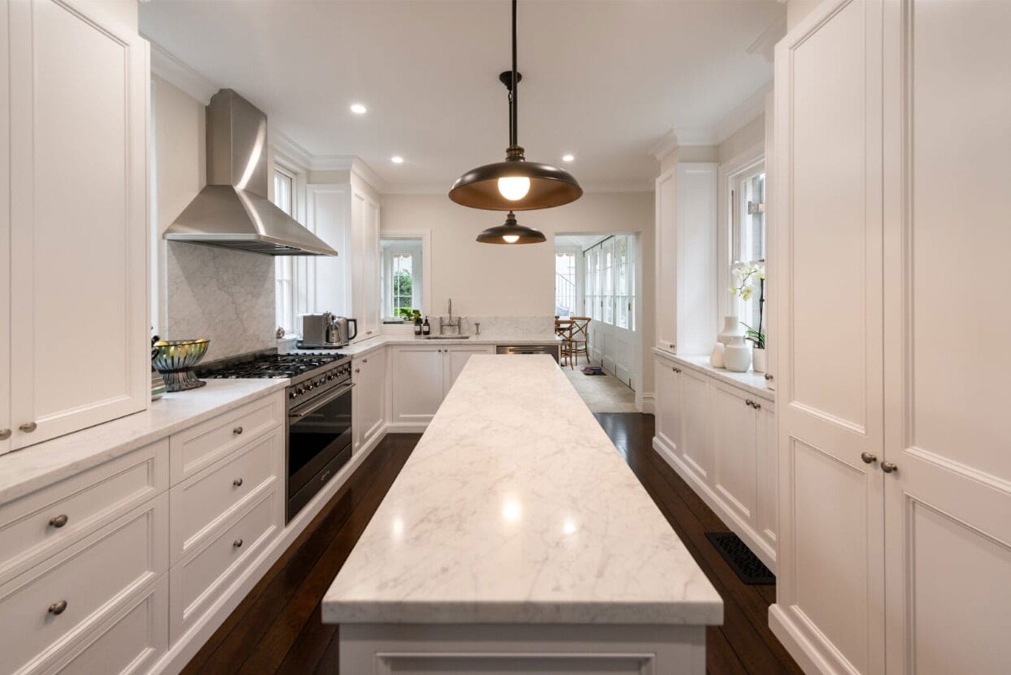 Hamptons-Kitchen-Glamour-Woollahra-kitchen-island