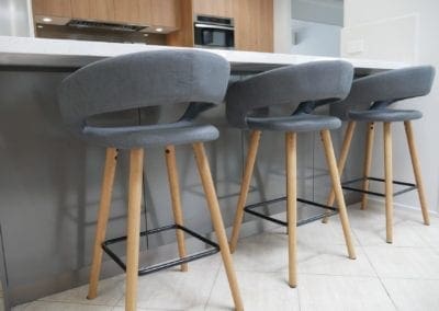 Modern easy living kitchen Elderslie matt blatt stools