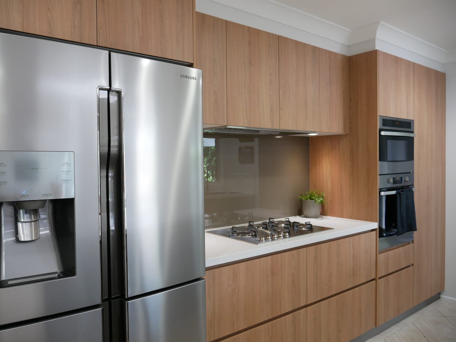 Modern-easy-living-kitchen-Woodmatt-wall-cabinetry-Elderslie
