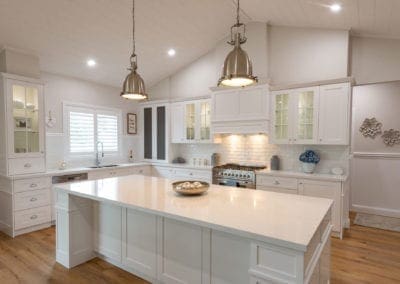 sophisticated classic hamptons style kitchen Harrington Grove kitchen island bench