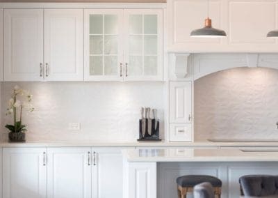 traditional hamptons style kitchen Cobbitty decorative mantle