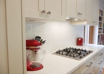 cosy country hamptons kitchen Bundanoon cooktop with red appliances