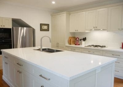 cosy country hamptons kitchen Bundanoon kitchen island