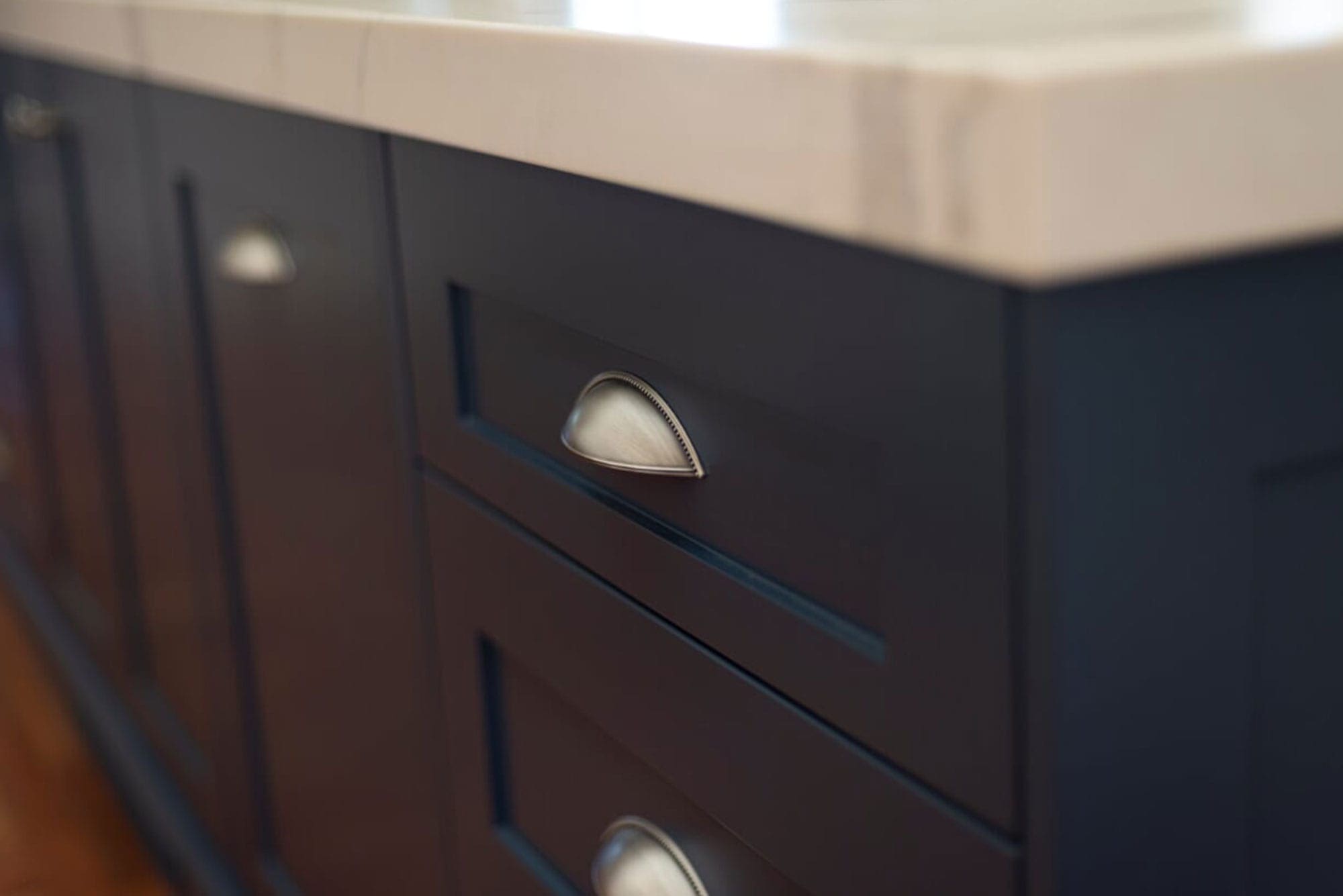 Divine-two-toned-Hamptons-kitchen-handles-Mittagong