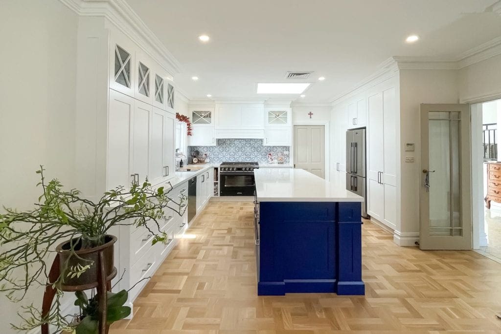 Dramatic two toned kitchen Blakehurst dishwasher with mosaic splashback