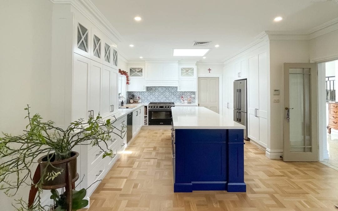 Dramatic Two Toned Kitchen Blakehurst