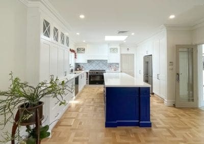 Dramatic two toned kitchen Blakehurst dishwasher with mosaic splashback