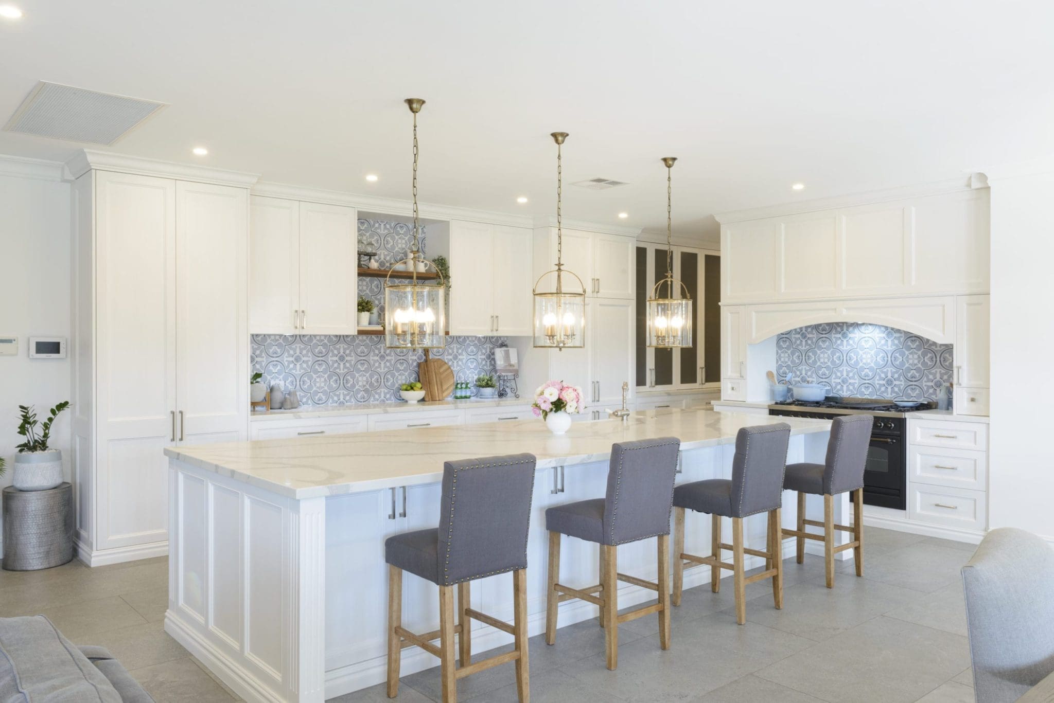 Light-Antique-luxury-kitchen-Kirkham-scaled