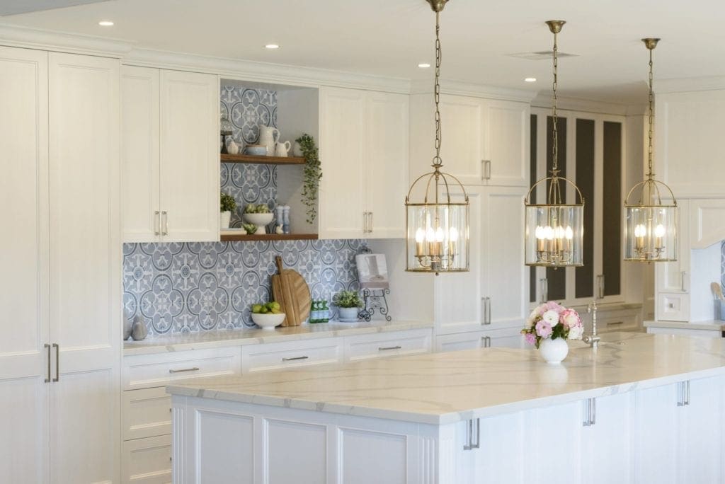 Light antique luxury kitchen Kirkham pendant lights
