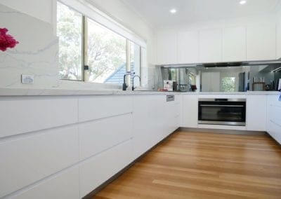 streamlined glamour kitchen blakehurst white polyurethane drawers
