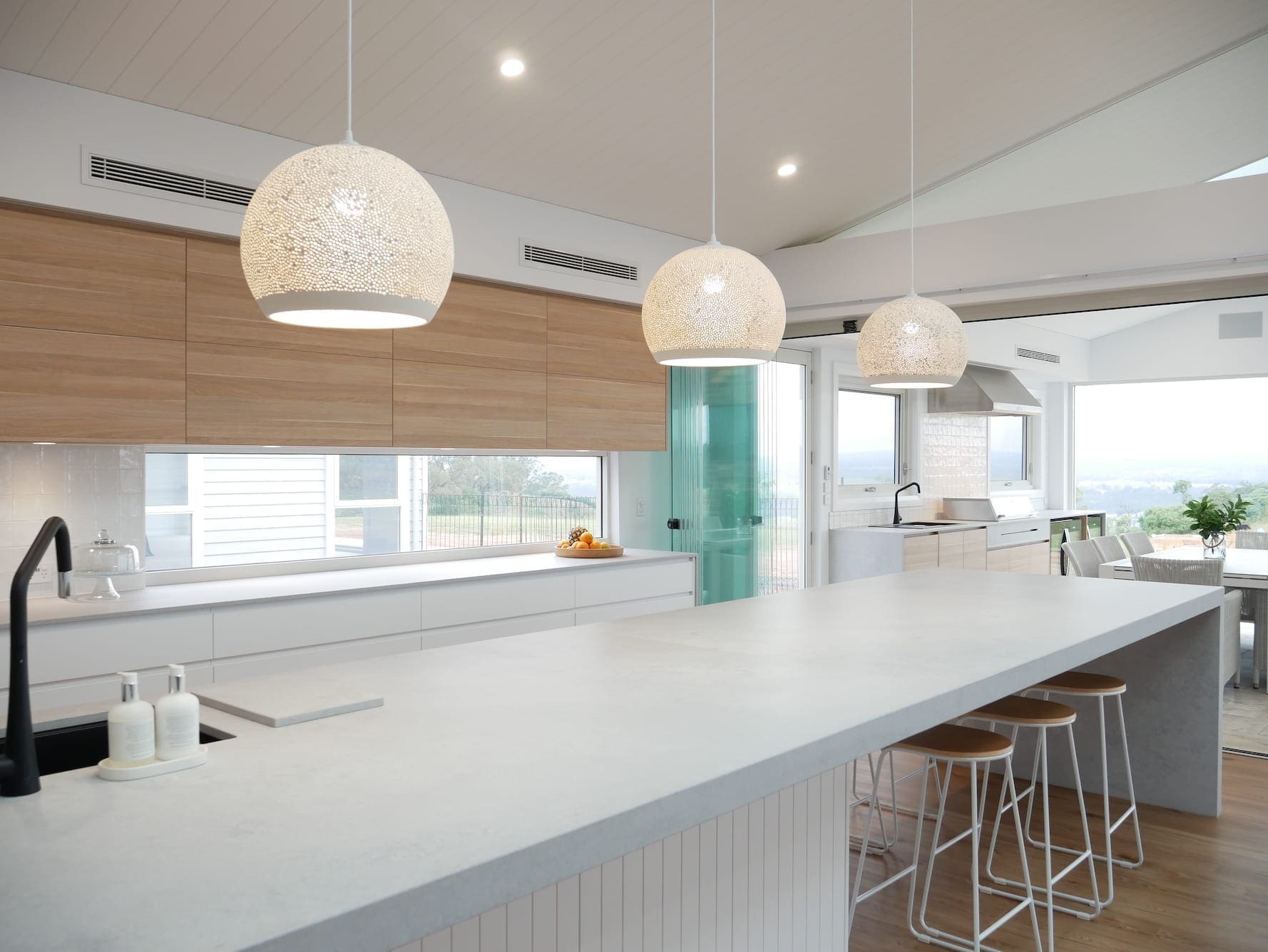 Striking-dream-lifestyle-kitchen-pendants-Razorback (1)