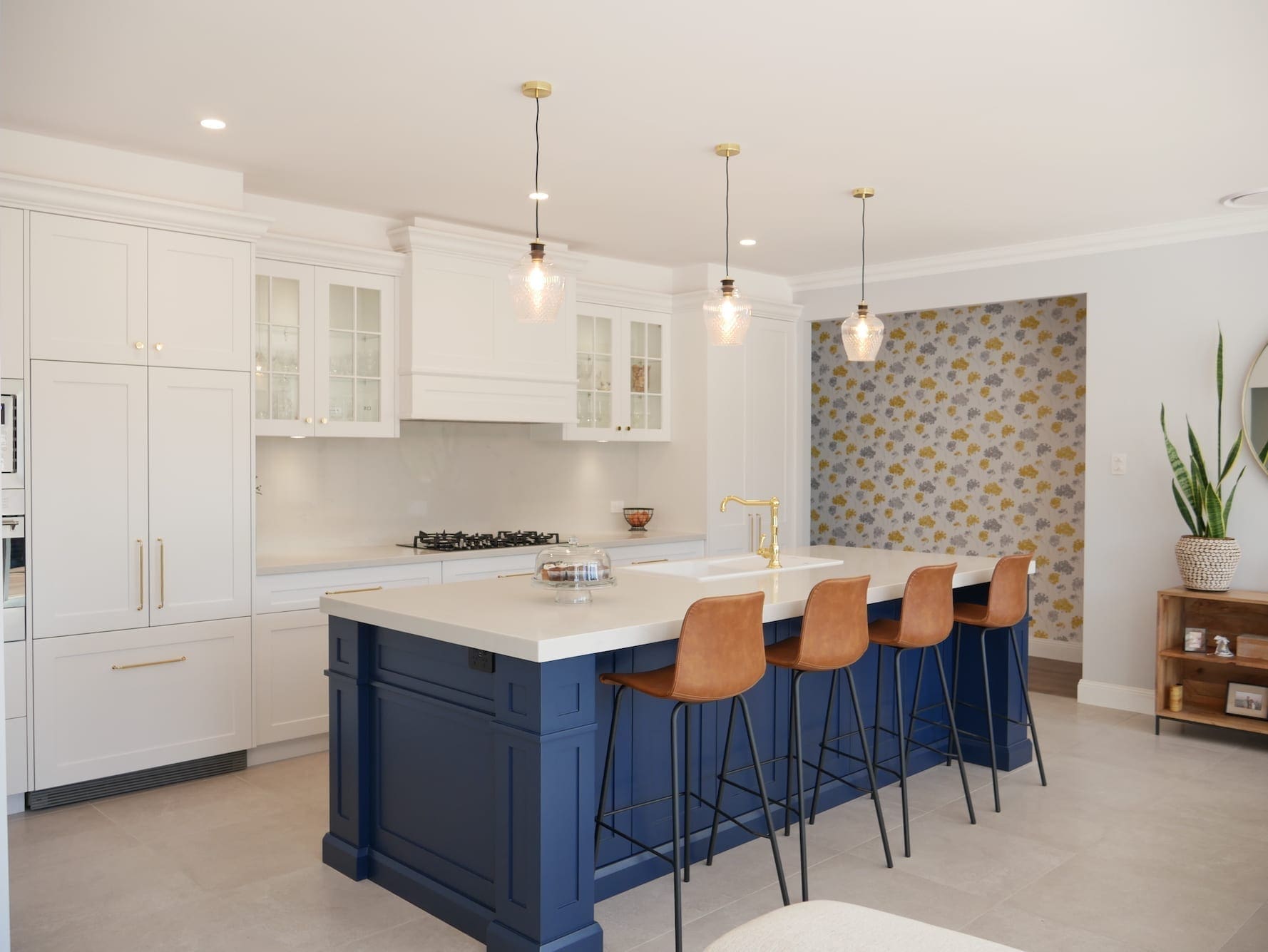 Two-Toned-Easy-Living-Kitchen-main-cooktop-Bowral (1)
