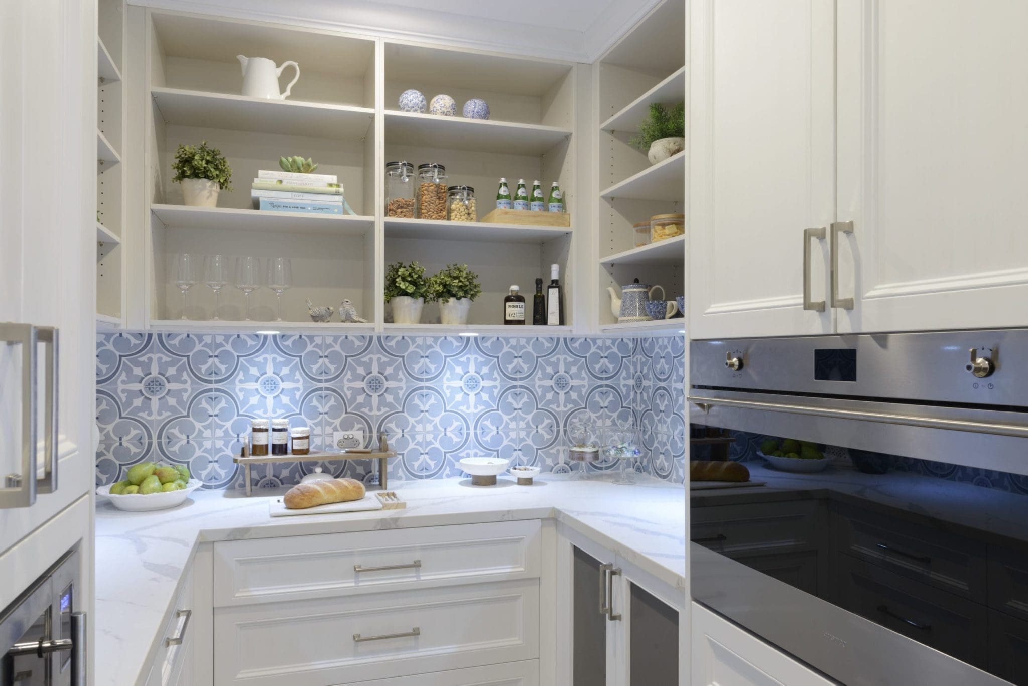 3. Light-Antique-luxury-kitchen-butlers-pantry-2-Kirkham-scaled