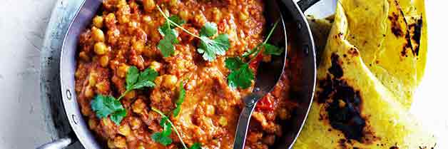 Chana Masala with Yoghurt and Flatbread