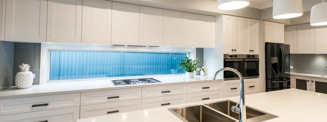 Choosing a Finish for Your Kitchen Cabinets – Polyurethane, Melamine or Laminate