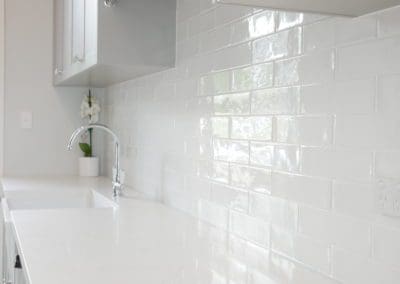 white subway tile back splash in modern laundry