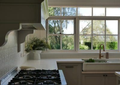 Travers stylish tranquil kitchen Manchester Square garden view with range hood