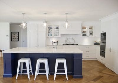 Timeless classic kitchen Moss vale with blue kitchen island