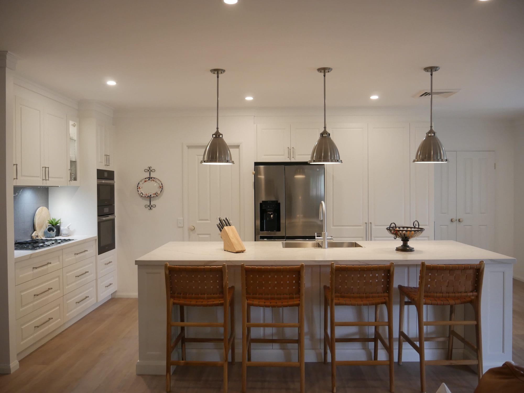 Stilish-galley-kitchen-wide-view classic warm white kitchen Burradoo wide angle kitchen