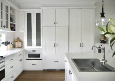 boho chic kitchen Ellis Lane cooktop pantry white kitchen