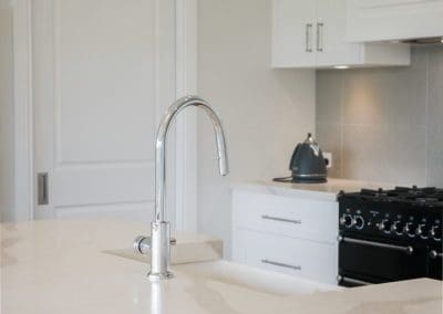 Country glamour kitchen bundanoon white butlers sink and mixer tap