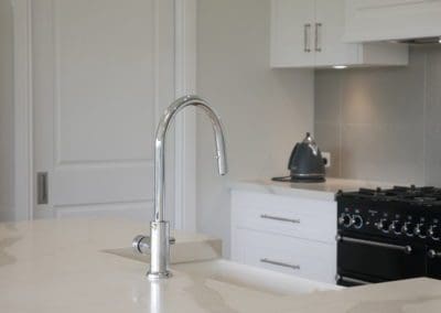 Country glamour kitchen bundanoon white butlers sink mixer tap