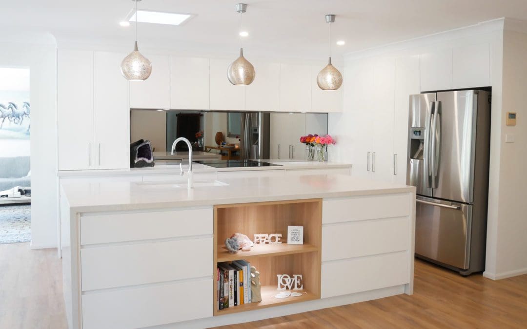 Stylish Mirrored Modern Kitchen Burradoo