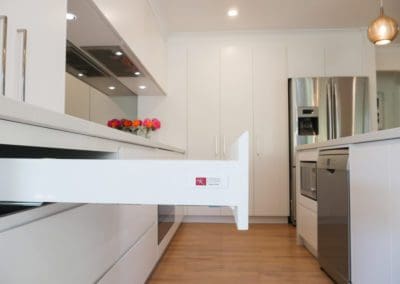 Stylish-mirrored-modern-kitchen-Burradoo-kitchen-drawer