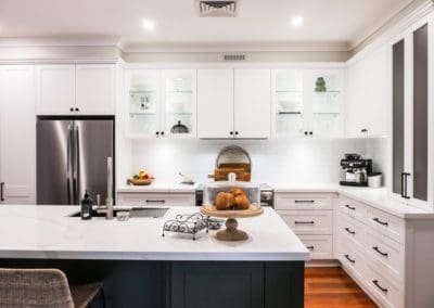  Two Toned Luxury Hamptons Kitchen Elderslie