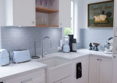 An elegant Turner Novi butler’s sink makes a bold statement on the island, while a smaller Cuisine butler’s sink is featured in the butler’s pantry. Both the kitchen and butler’s pantry showcase Gessi mixers in a chrome finish, matching the chrome handles.