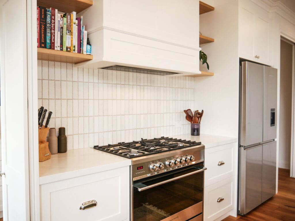 Fisher & Paykel freestanding oven paired with a Fisher & Paykel integrated rangehood in the kitchen.