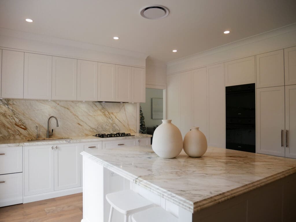 bespoke kitchen with a Calacatta Monet marble island bench featuring lamb’s tongue edging.