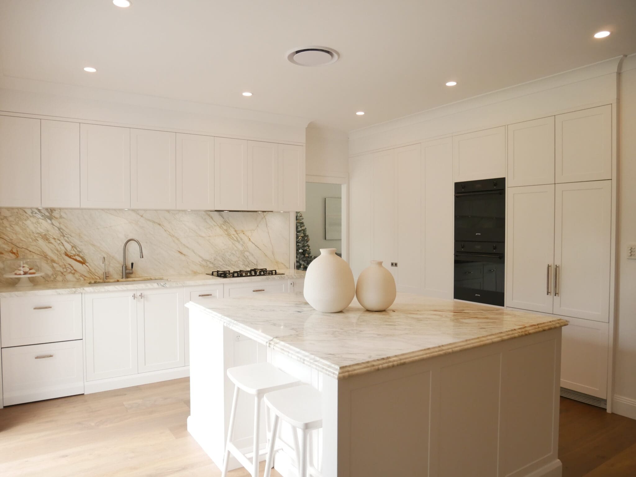 Classic mirrored Hamptons kitchen Douglas Park kitchen island bench and hanging pendant lights
